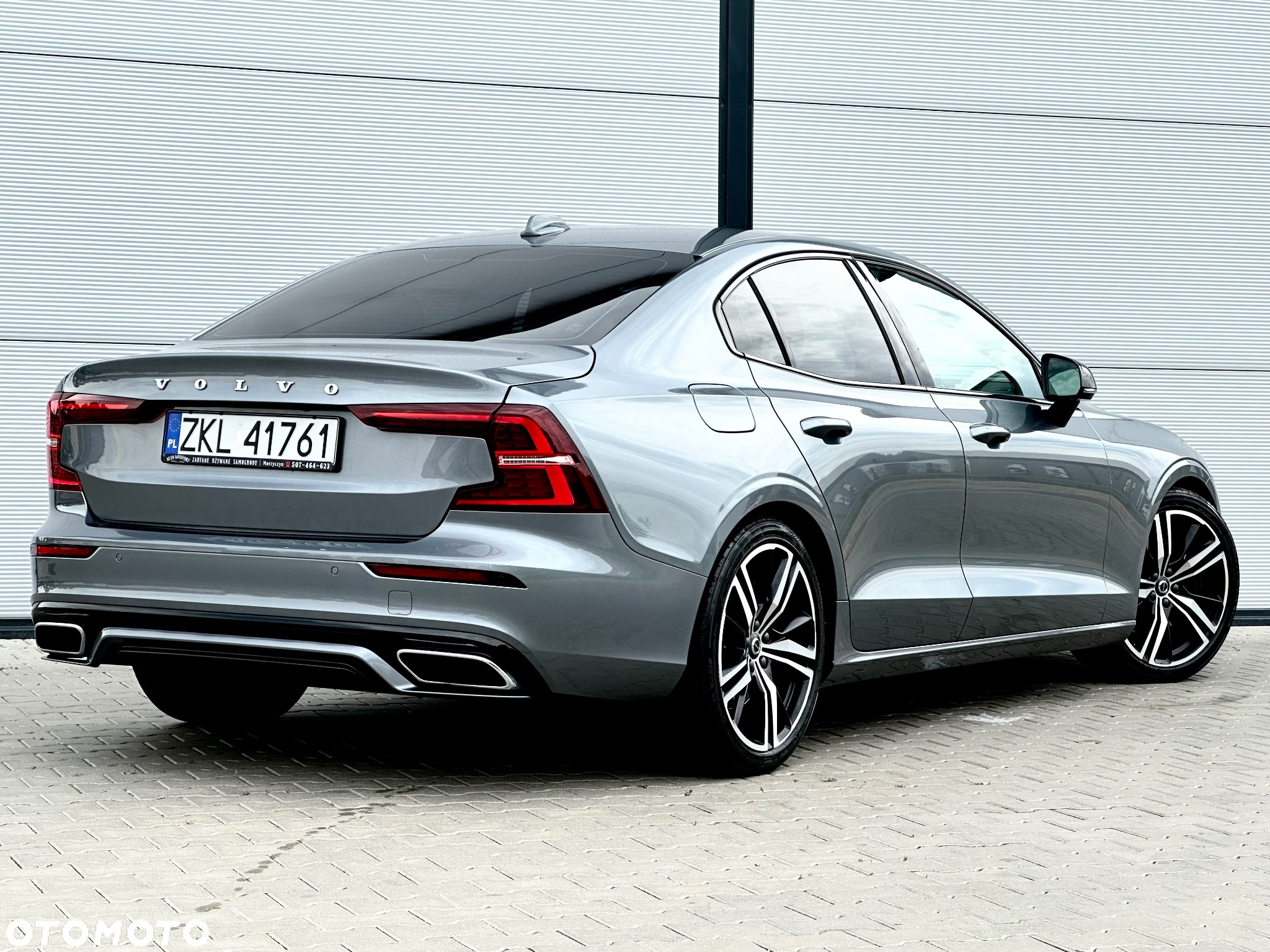 Volvo S60 T5 R-Design - 2