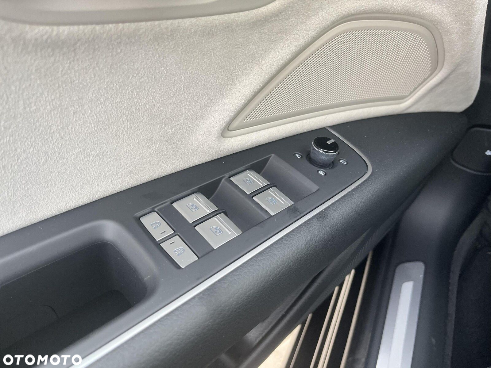 Audi A8 - 40