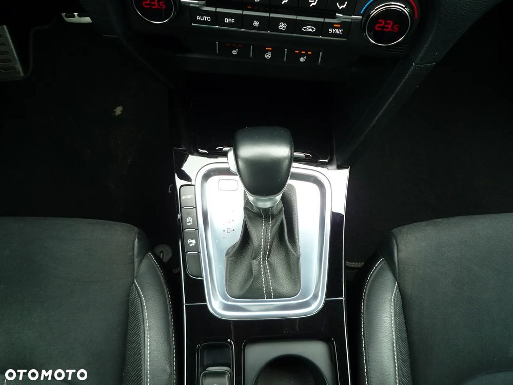 Kia ProCeed 1.4 T-GDI DCT7 OPF GT LINE - 24