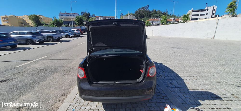 VW Jetta 1.9 TDi Confortline - 7