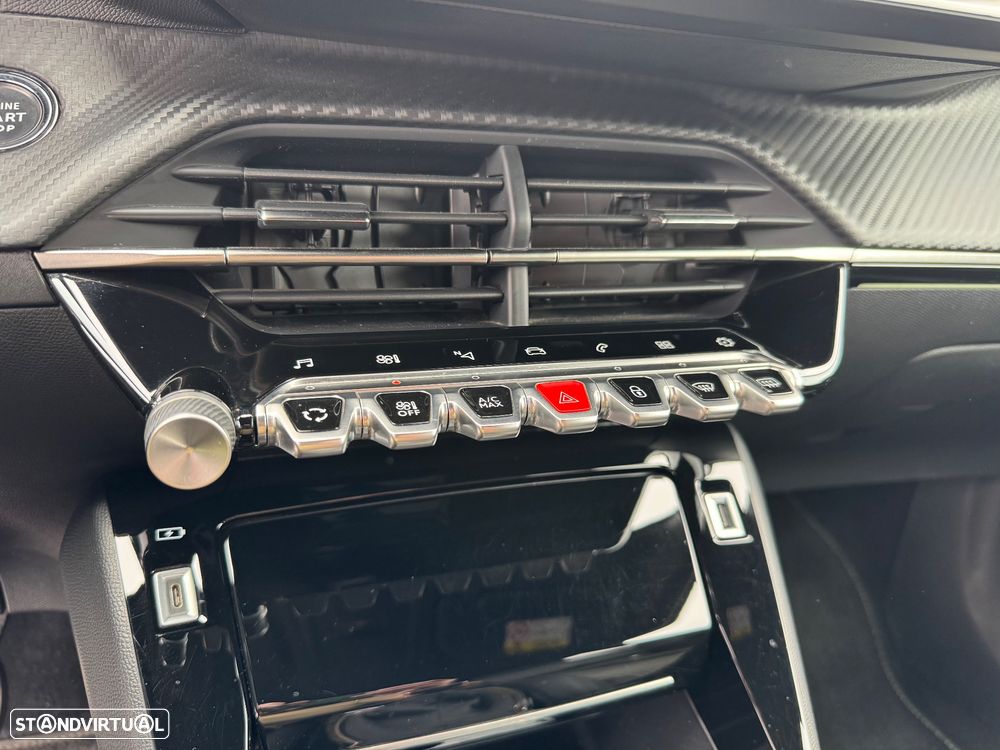 Peugeot 2008 PureTech 130 GT — fotografia 12