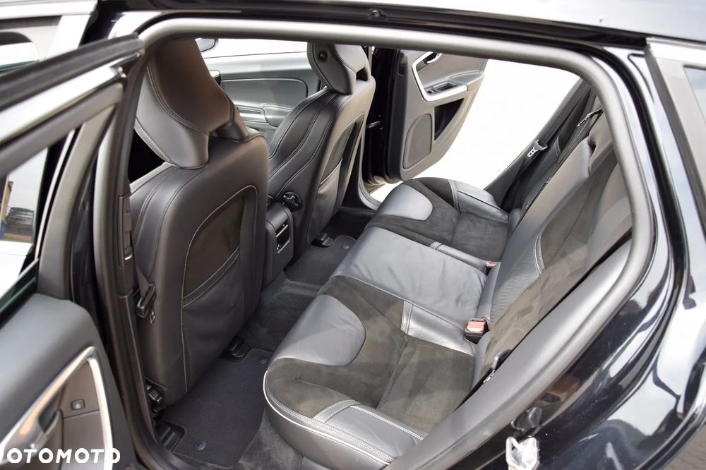 Volvo V60 D4 R-Design - 21