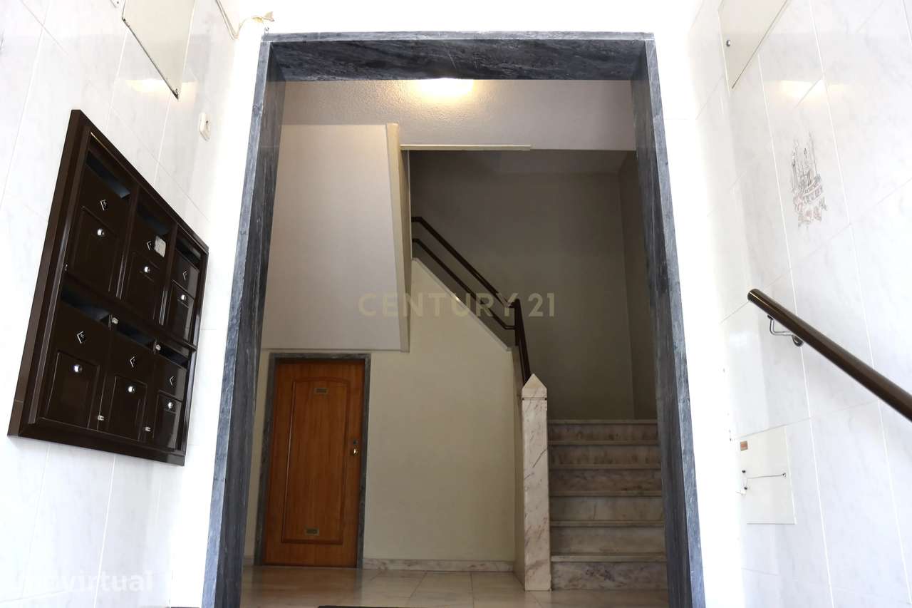 ESPETACULAR T3 TOTALMENTE REMODELADO | A 5 MINUTOS DE ALVERCA - Grande imagem: 4/40