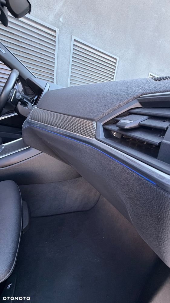 BMW Seria 3 320d xDrive M Sport Shadow - 22