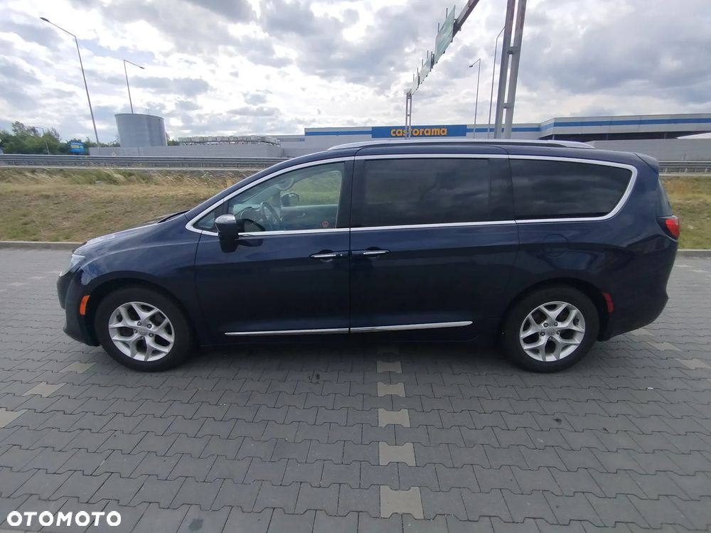 Chrysler Pacifica - 3