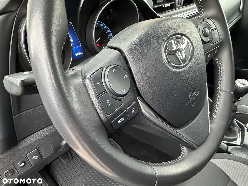 Toyota Auris 1.6 Prestige - 24