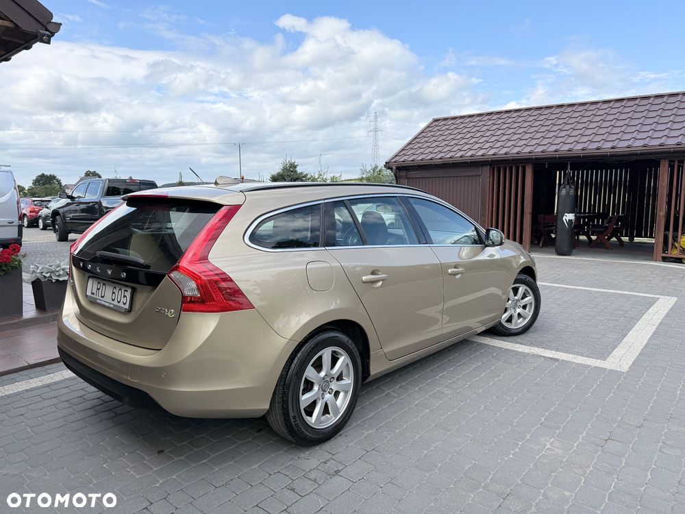 Volvo V60 DRIVe Momentum - 8