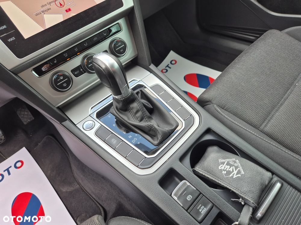 Volkswagen Passat - 37