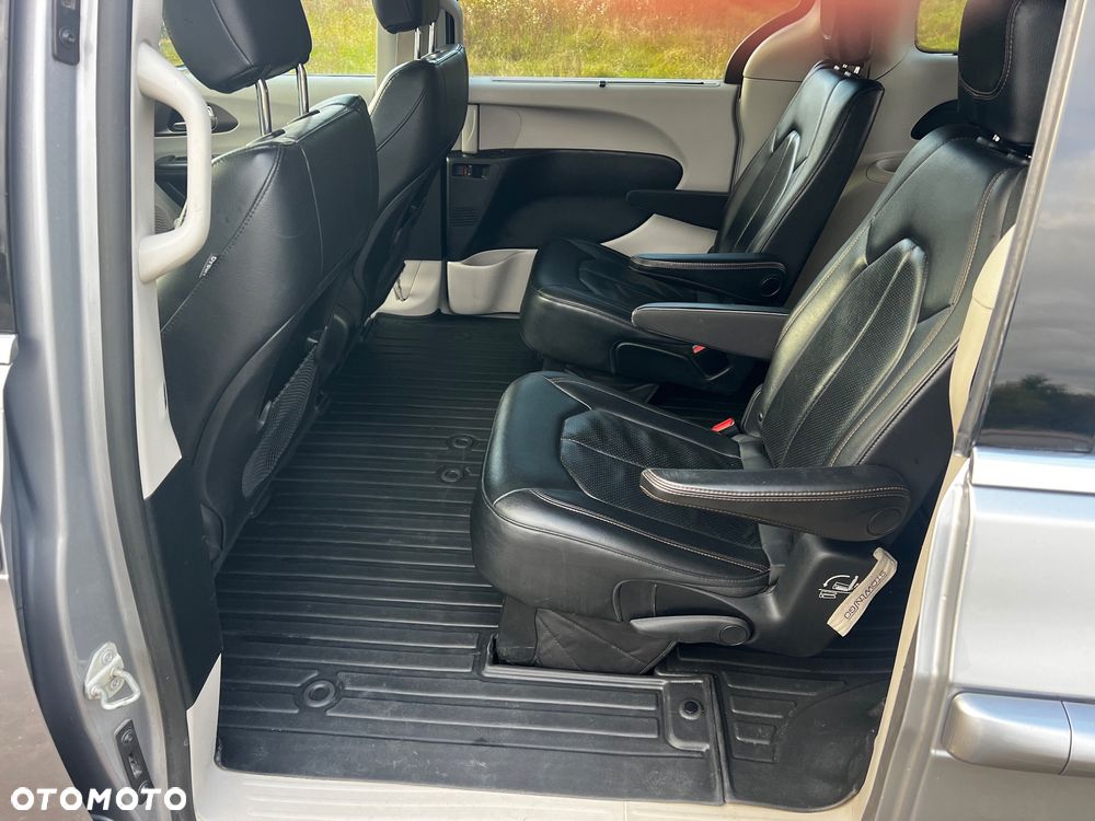 Chrysler Pacifica - 14