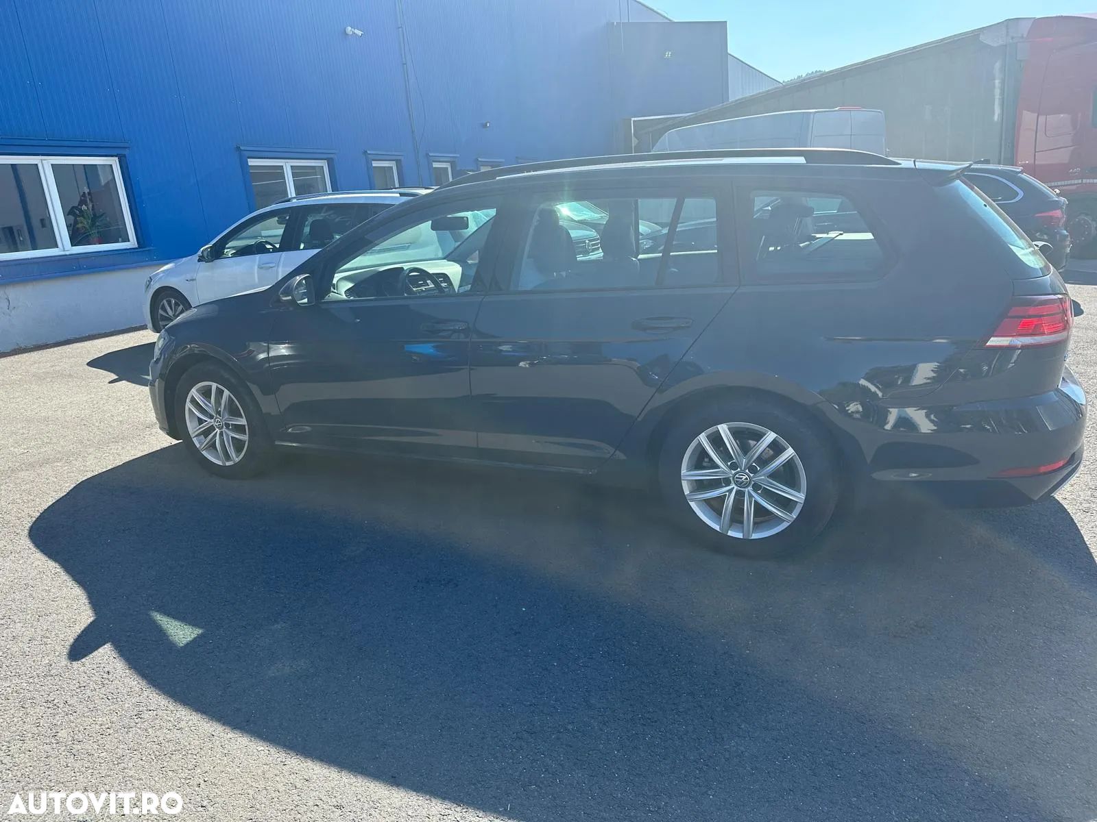 Volkswagen Golf - 1