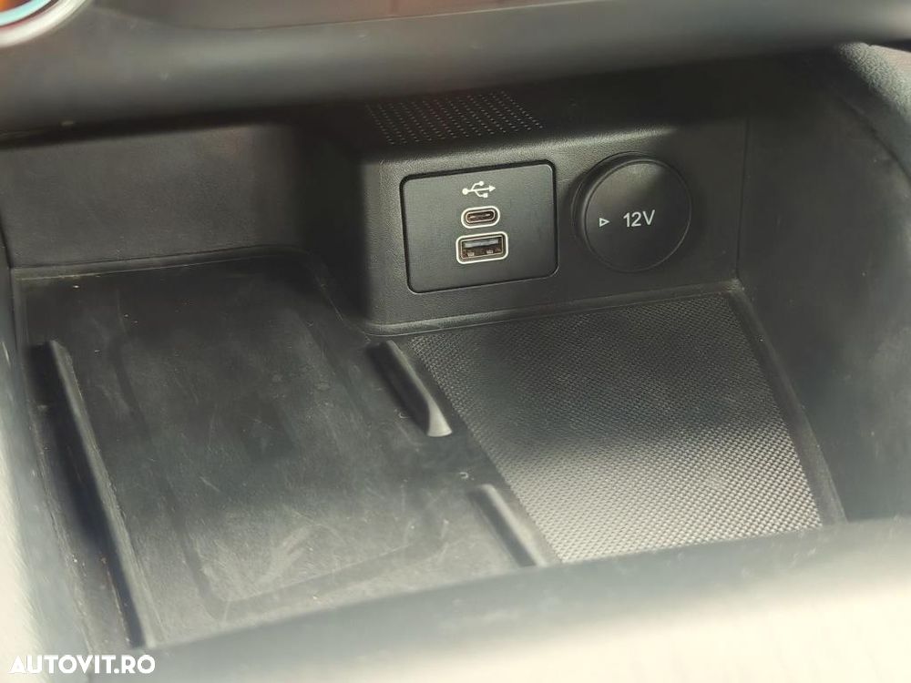 Ford Kuga 2.5 Duratec FHEV ST-LINE X - 20