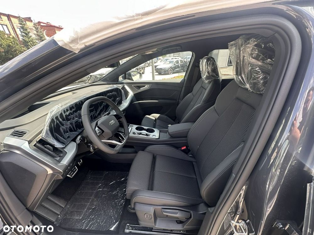 Audi Q4 e-tron - 7