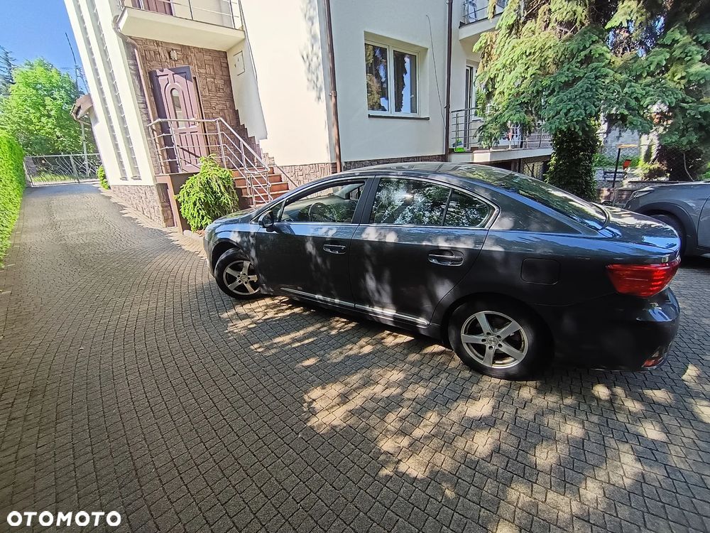 Toyota Avensis - 2
