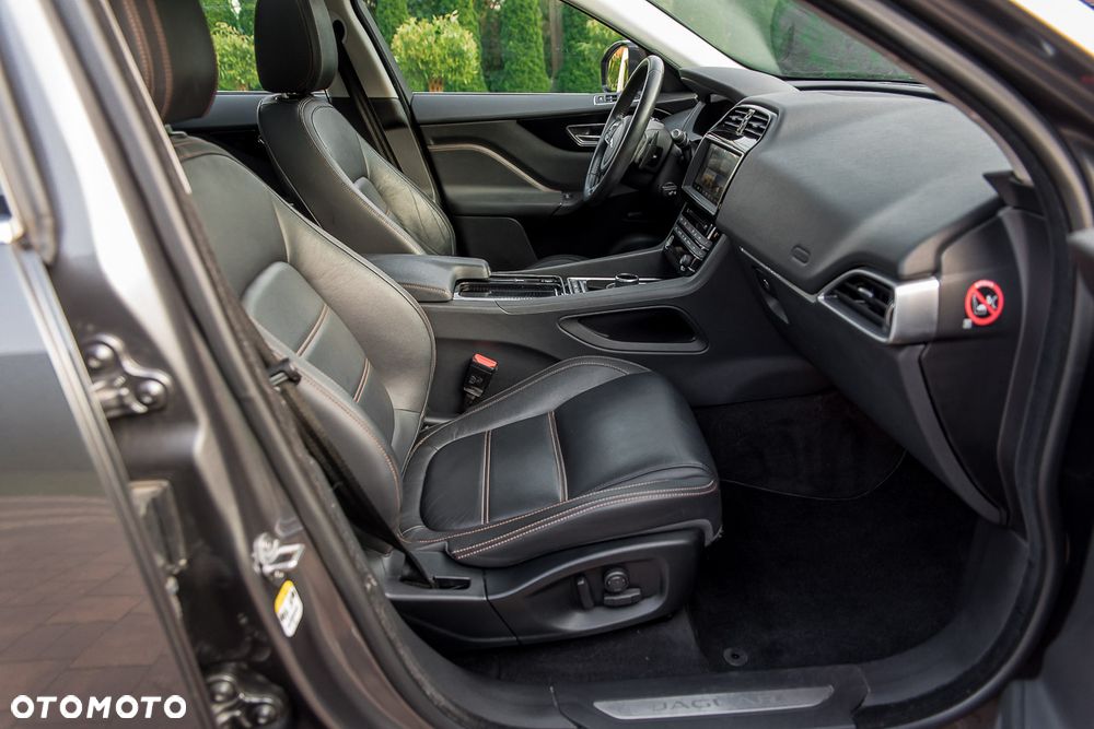 Jaguar F-Pace 2.0 i4D AWD Prestige - 24