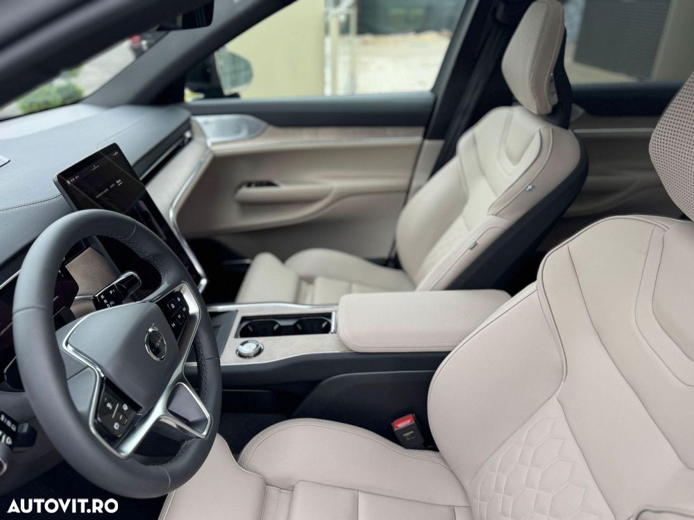 Volvo EX90 - 17