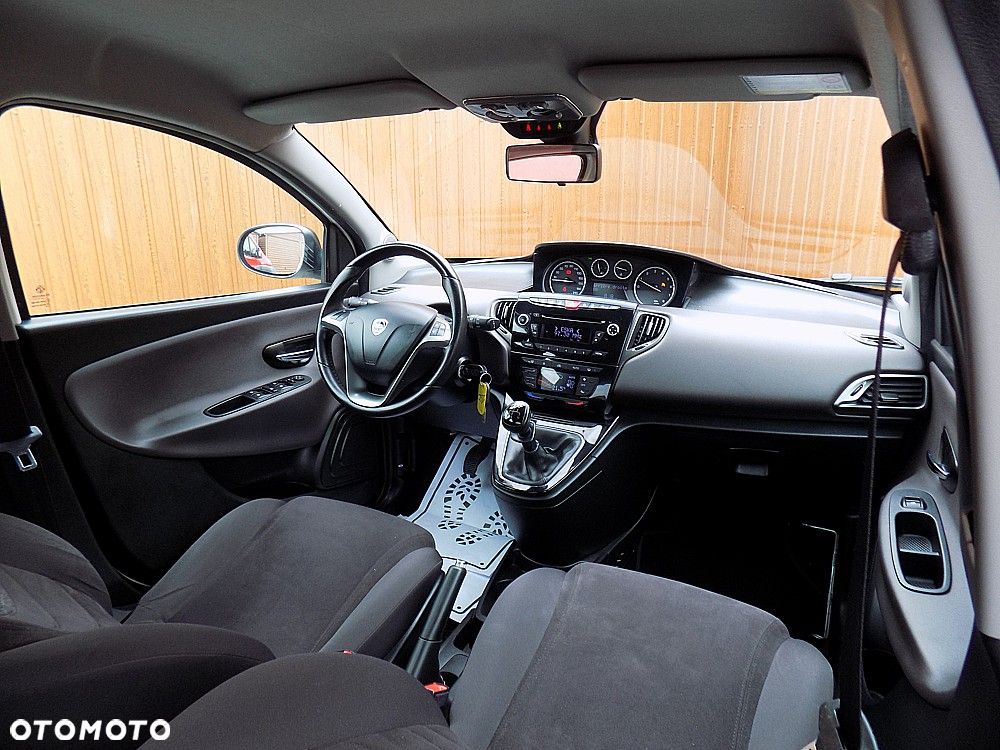 Lancia Ypsilon 0.9 Black&Red S&S - 17