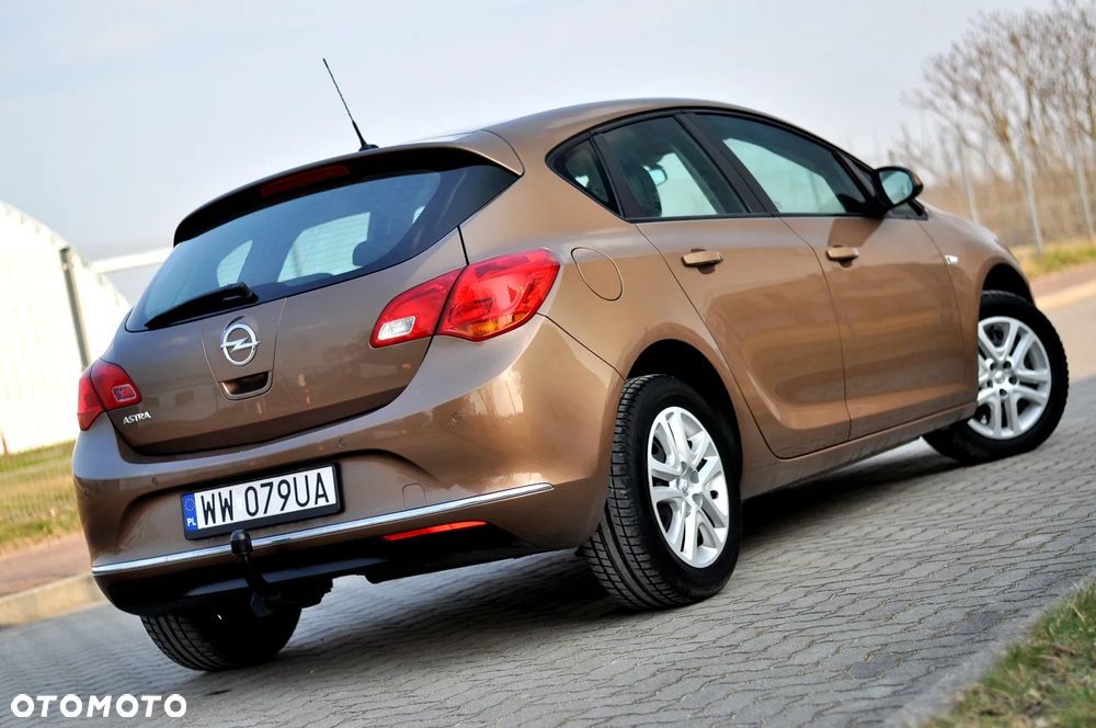 Opel Astra 2014 photo 3