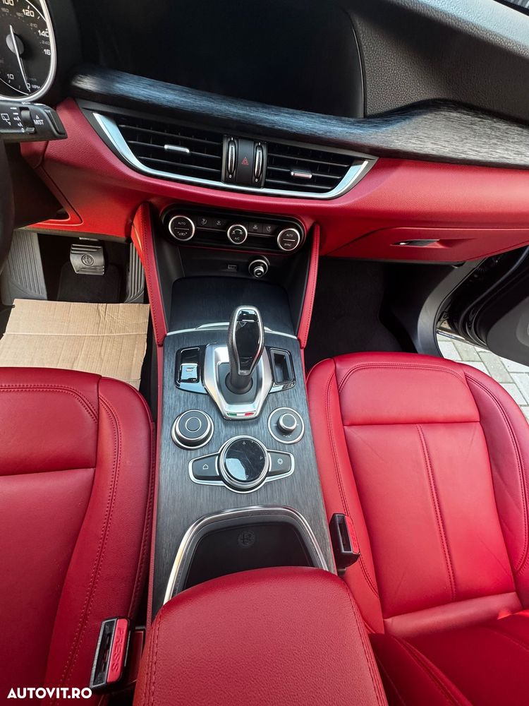 Alfa Romeo Stelvio 2.0 Turbo 16V AT8-Q4 Veloce Ti - 8