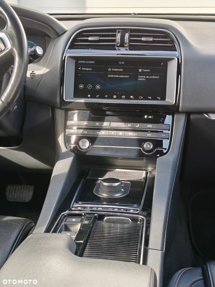 Jaguar F-Pace - 26