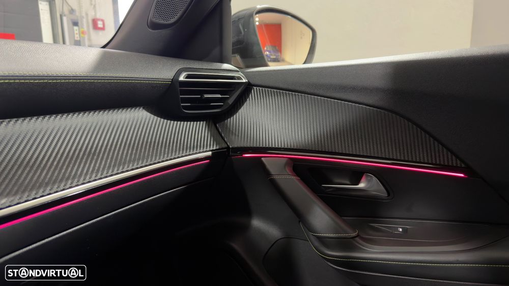 Peugeot 2008 PureTech 155 EAT8 GT - 33