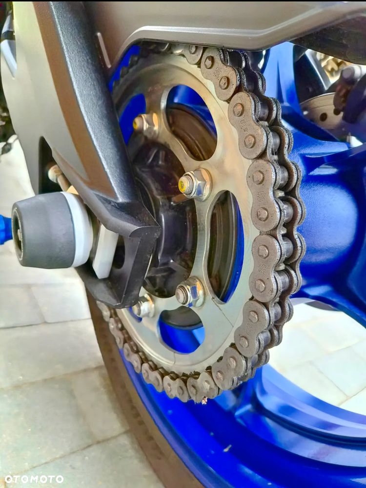 Suzuki GSX-R - 15