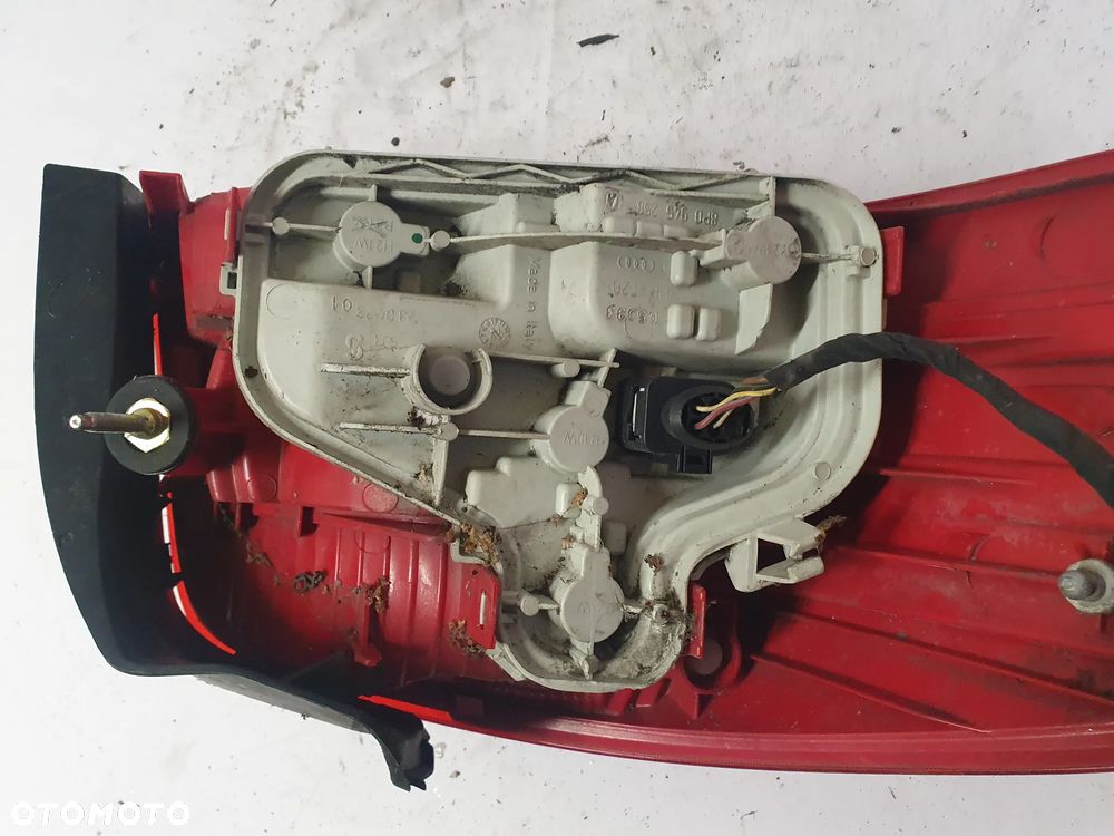 * LAMPA TYLNA PRAWA TYŁ PRAWO AUDI A3 8P 3D - 7