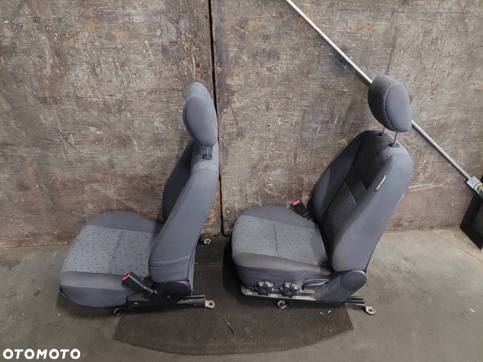FOTELE KOMPLET LEWY PRAWY KANAPA TYŁ HYUNDAI GETZ I HB 5D - 6