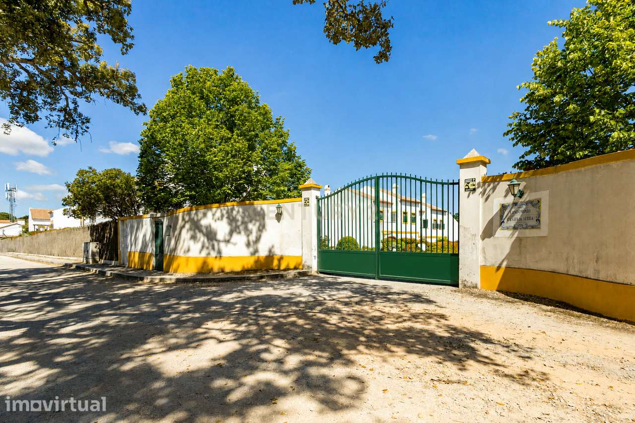 Moradia em condomínio fechado com Piscina, Perto das Praias da Arrábid - Grande imagem: 2/38