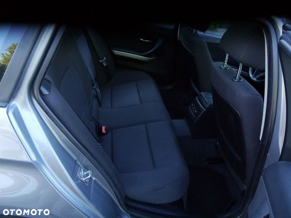 BMW Seria 3 318i Edition Sport - 29
