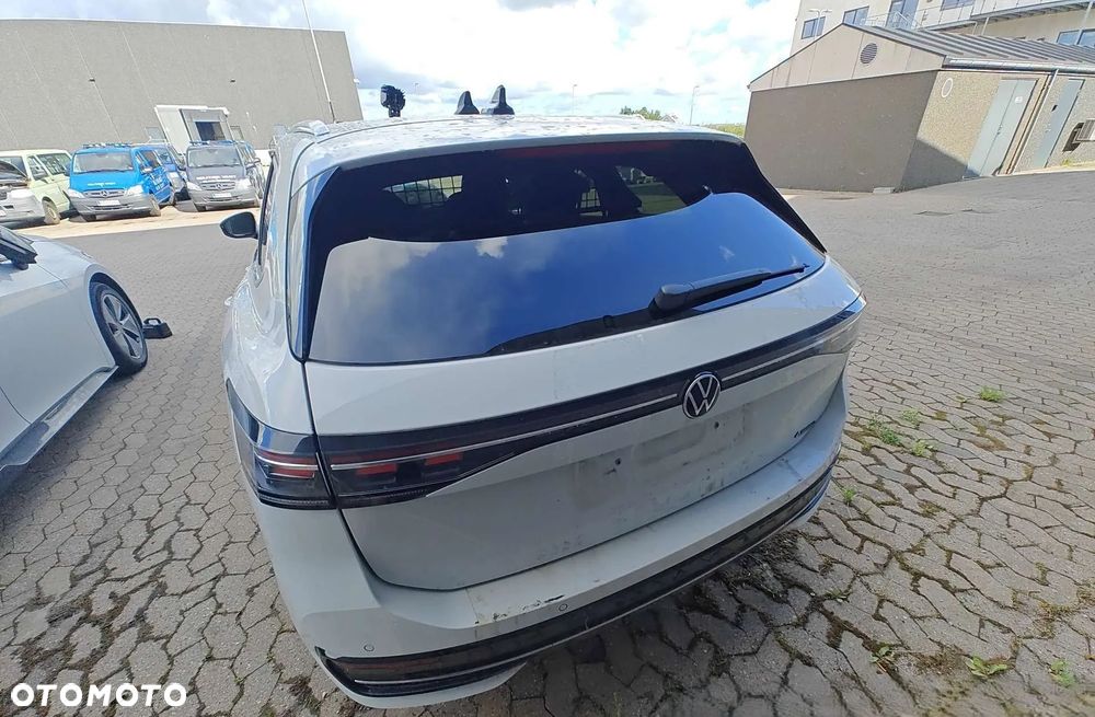 Volkswagen Passat 2.0 TDI SCR DSG 4Motion Elegance - 3