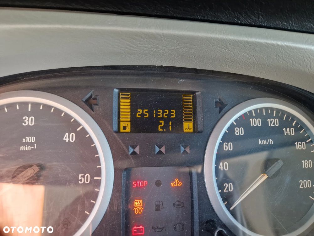 Opel Vivaro L2H1 2.9t - 7