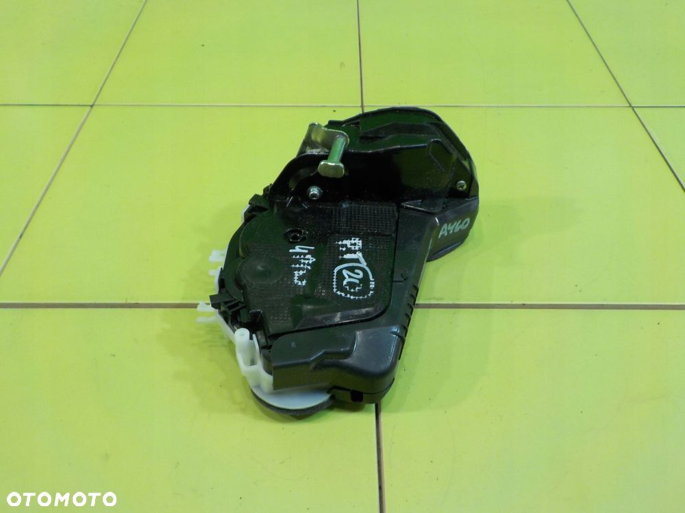 TOYOTA AYGO X 1.0 VVT-I AUT 22r 5D zamek drzwi prawy tyl - 1