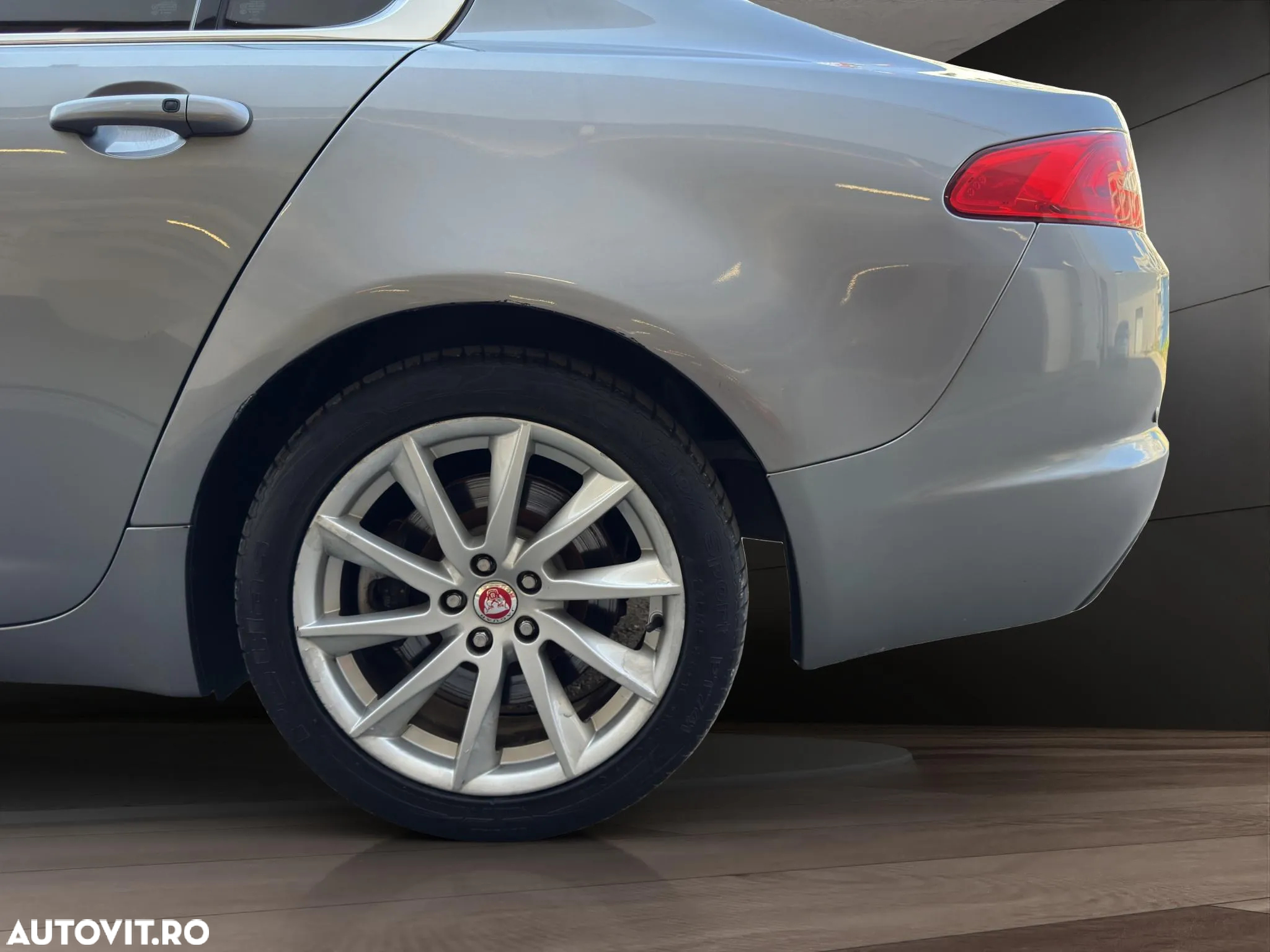 Jaguar XF - 18