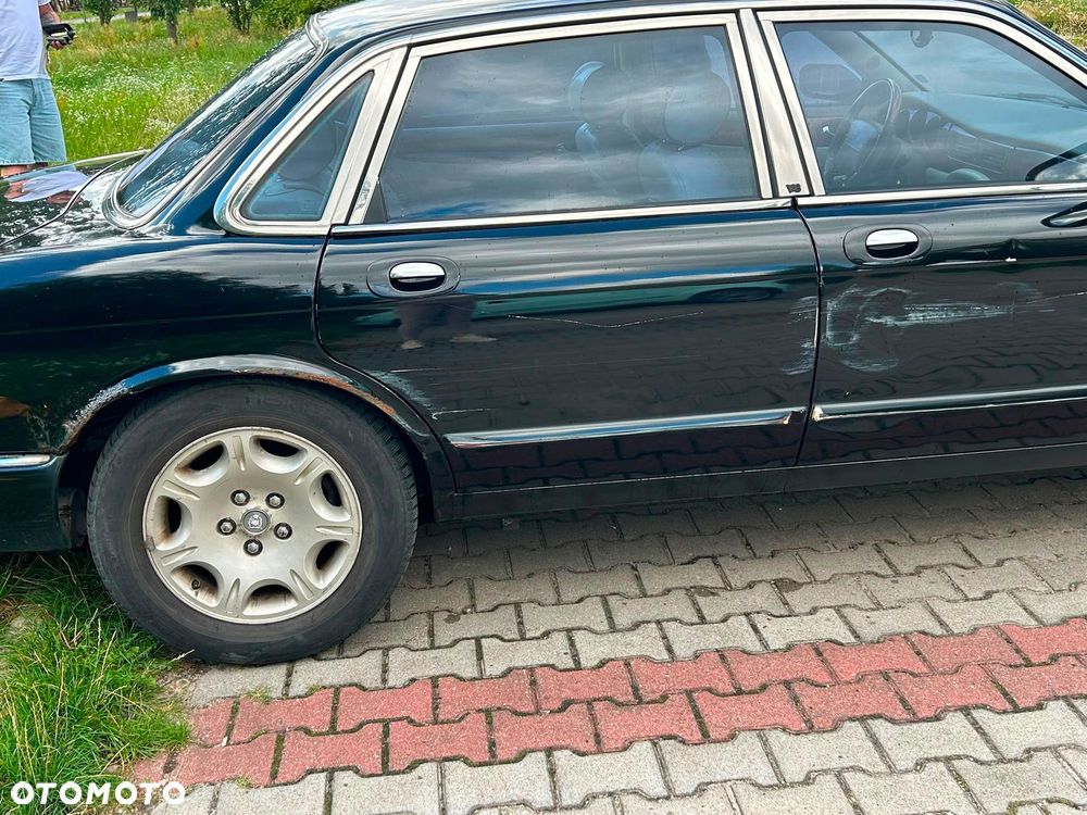 Jaguar XJ - 8