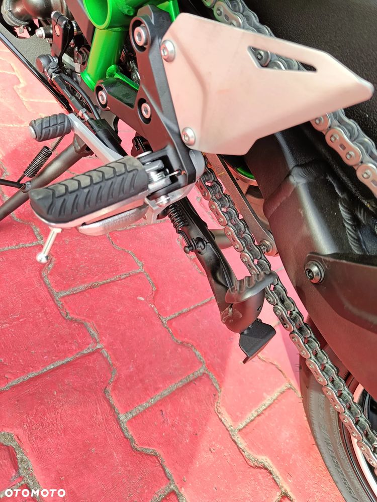Kawasaki H2 - 25