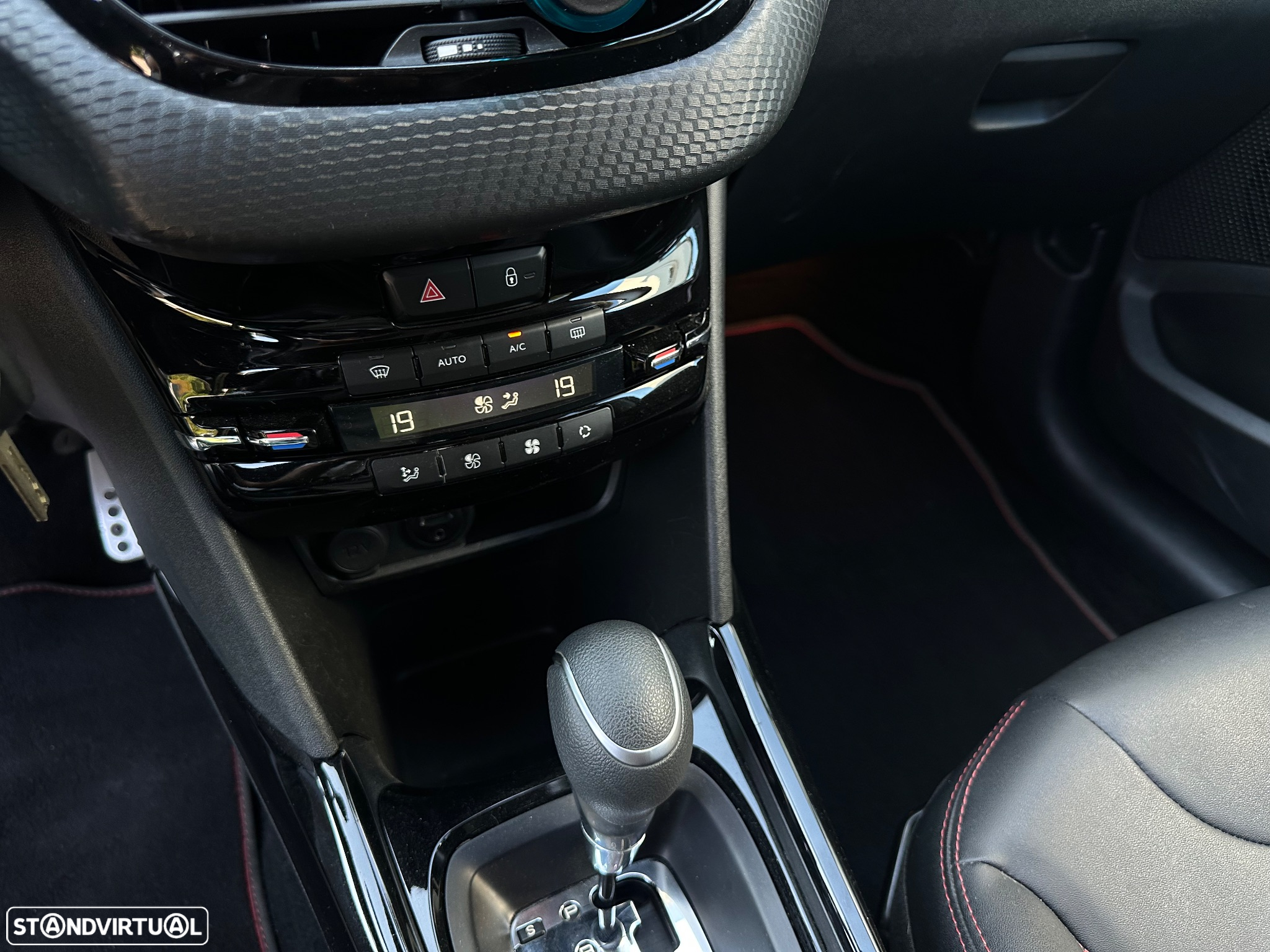 Peugeot 2008 PureTech 110 Stop&Start EAT6 GT-Line Edition - 17