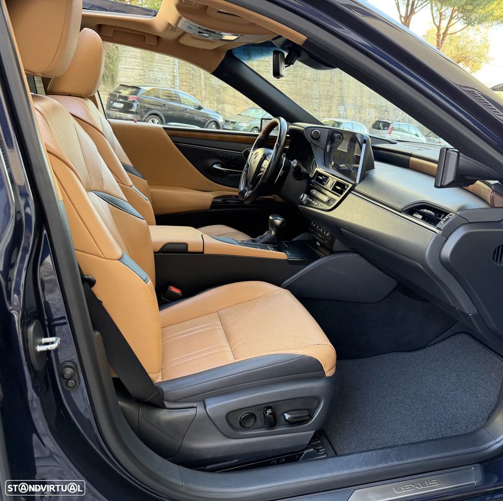 Lexus ES 300h Luxury+ - 29