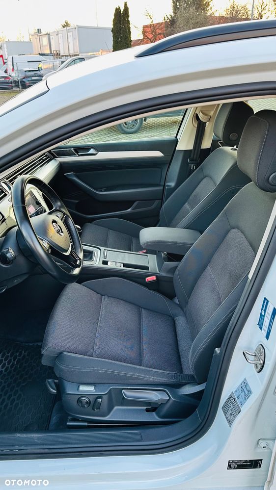 Volkswagen Passat 2.0 TDI SCR Comfortline - 14