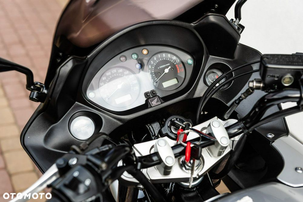 Honda CBF - 8