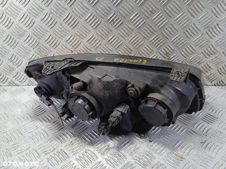 LAMPA PRAWA PRZEDNIA HYUNDAI ELANTRA - 2
