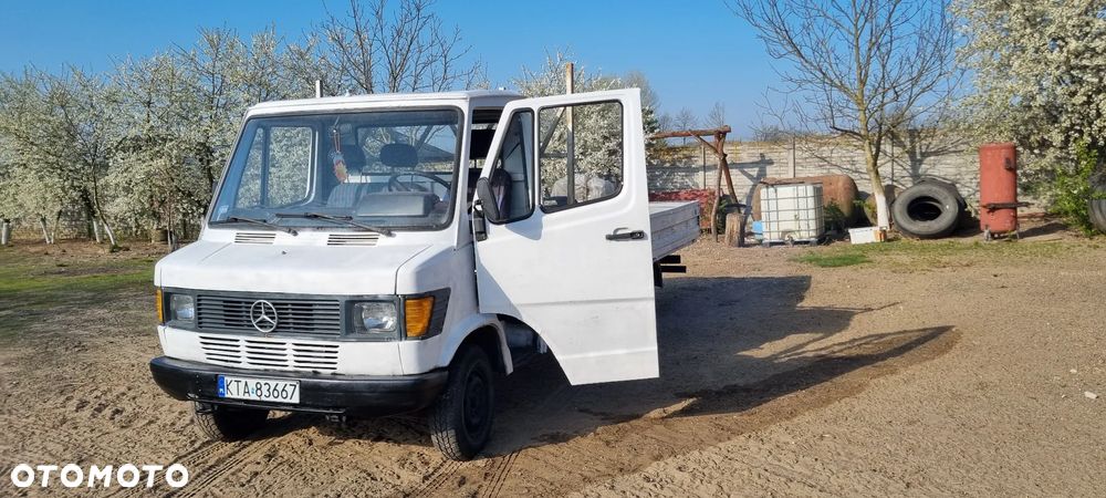 Mercedes-Benz 208 - 12