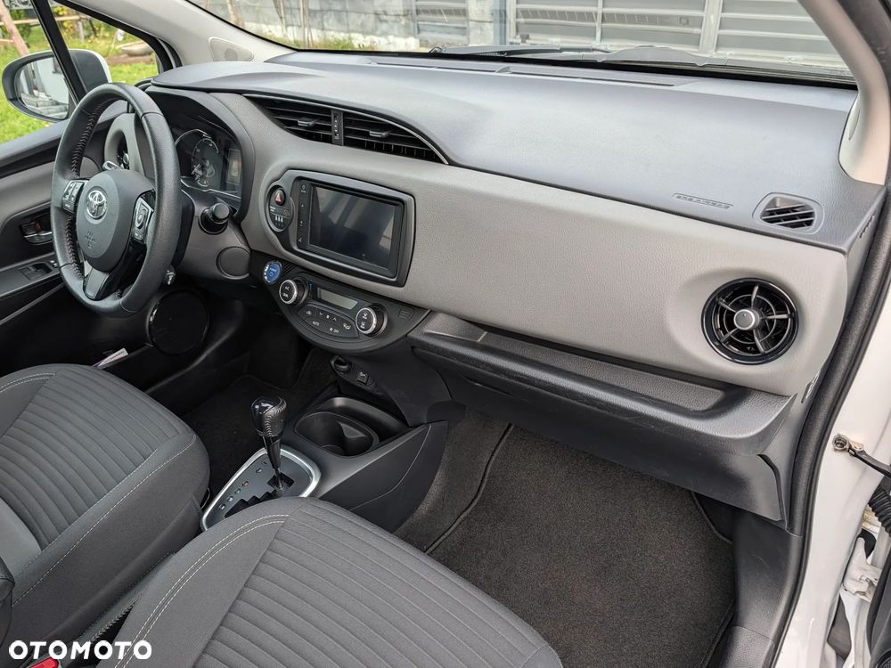 Toyota Yaris Hybrid 100 Premium - 19