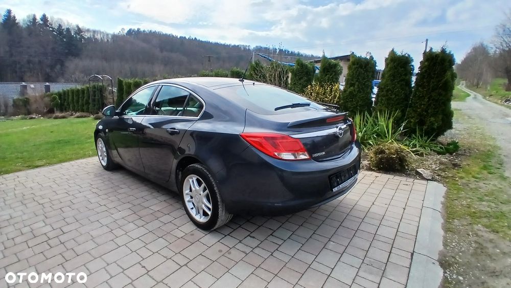 Opel Insignia 1.6 - 9