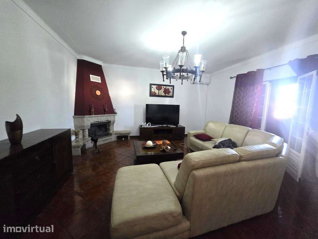 Moradia Isolada, T5, com garagem, na Vila de Redondo - Grande imagem: 2/26