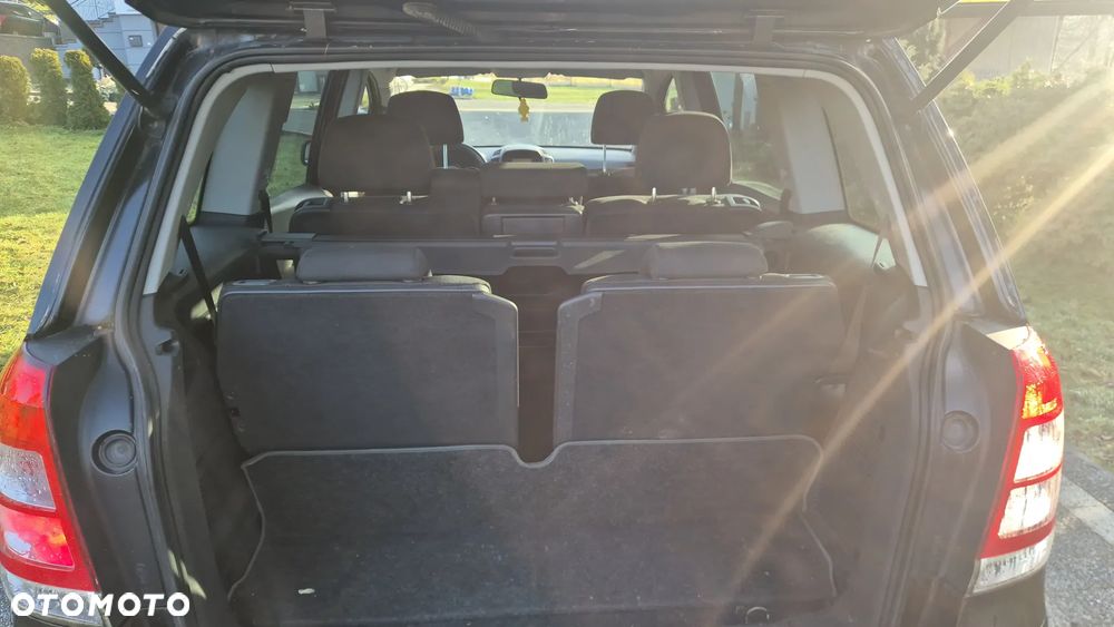 Volkswagen Touran - 10