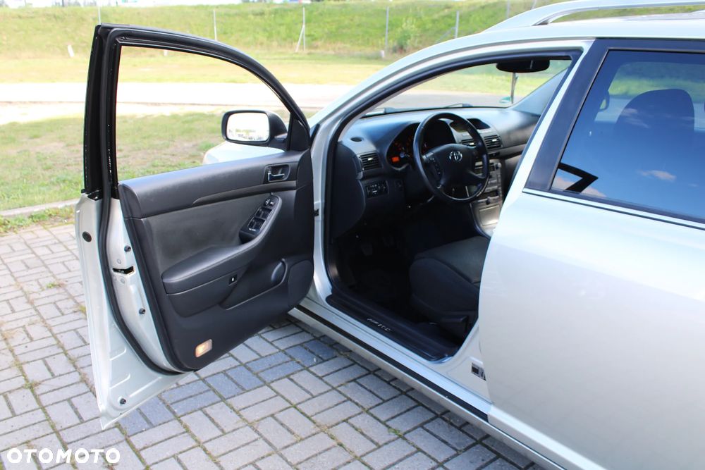 Toyota Avensis - 23
