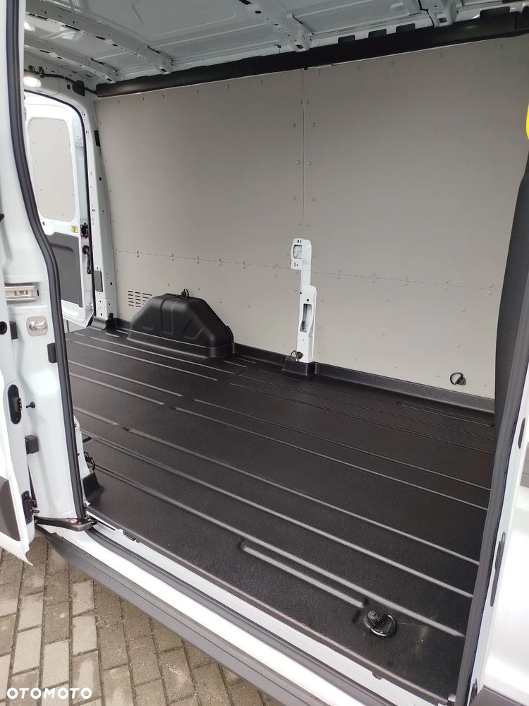 Ford Transit Connect - 16