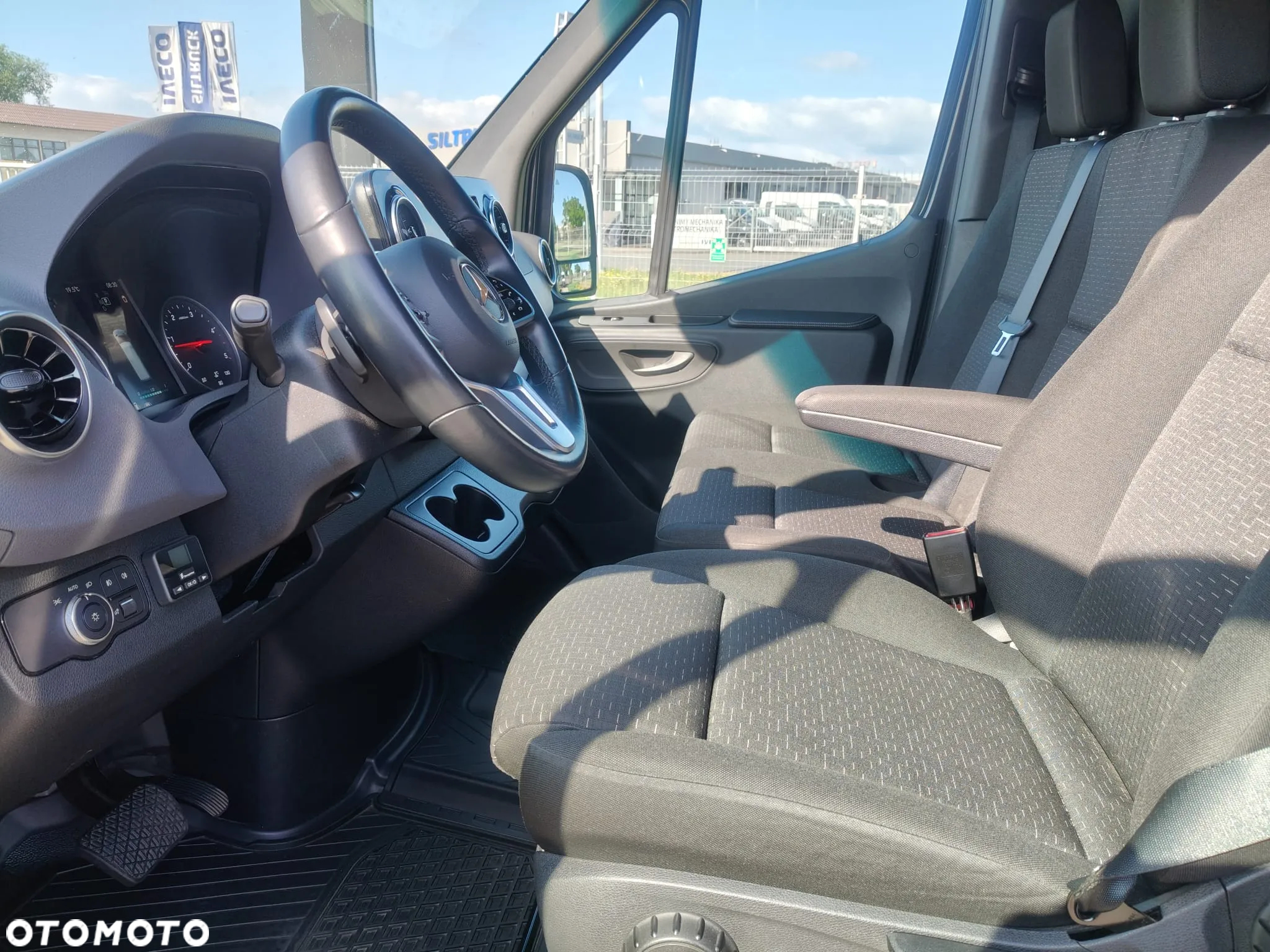 Mercedes-Benz Sprinter 319 Furgon L4H2 - 10