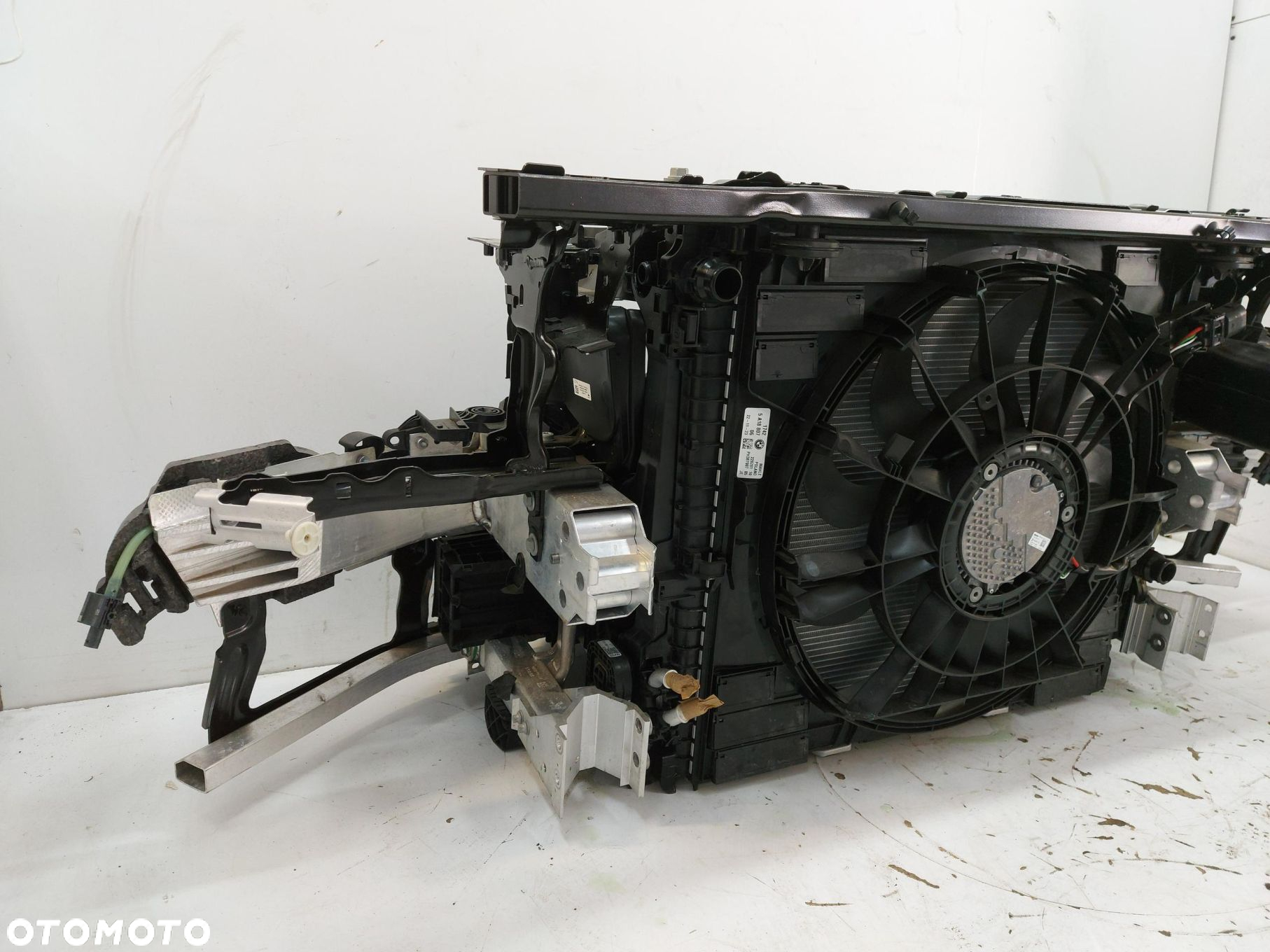 BMW 5 G60 530E x-drive Pas przedni chłodnice wentylator belka wzmocnienie - 8