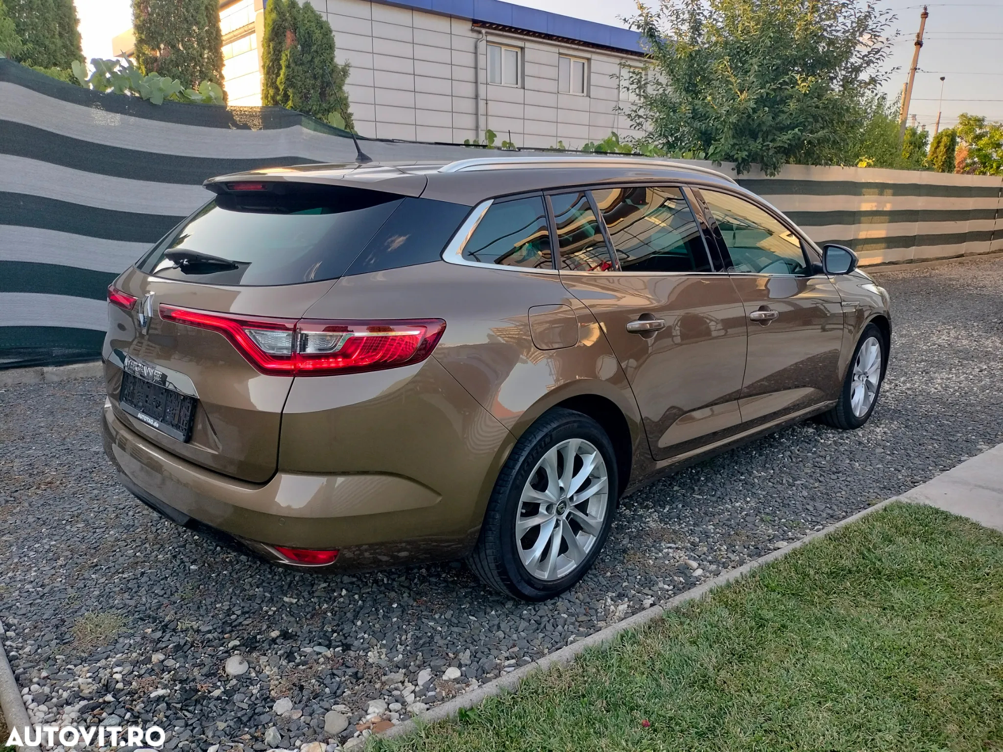 Renault Megane Grandtour ENERGY TCe 130 BUSINESS - 28